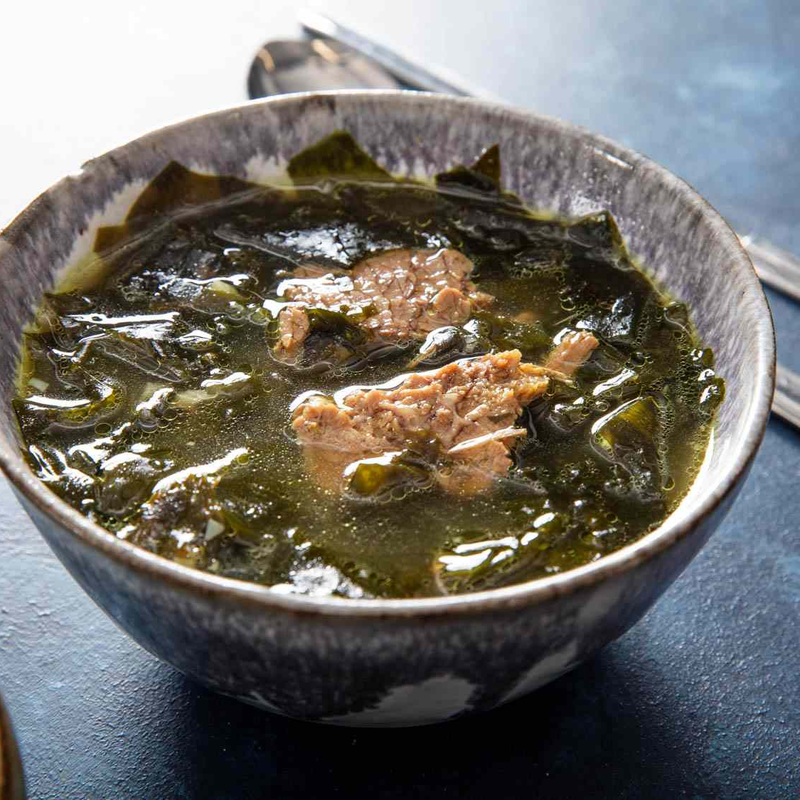 801 Beef & Seaweed Soup (Sogogi Miyeokguk) 32oz - Image 1