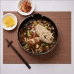 [Myeonjjam Banjeom] Seafood Scorched Rice Soup (Samseon Nurungjitang)